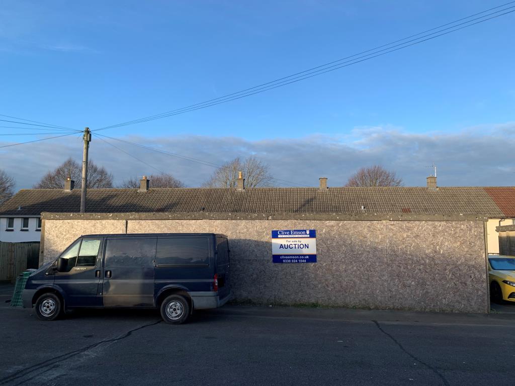 Lot: 78 - BLOCK OF FIVE VACANT GARAGES FOR REPAIR -